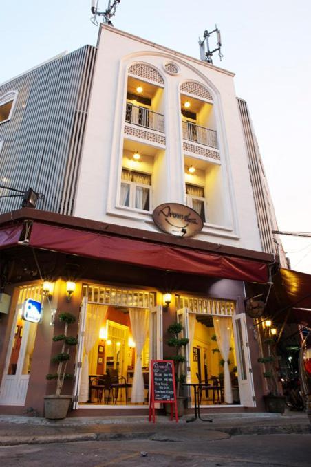 Arom D Hostel *